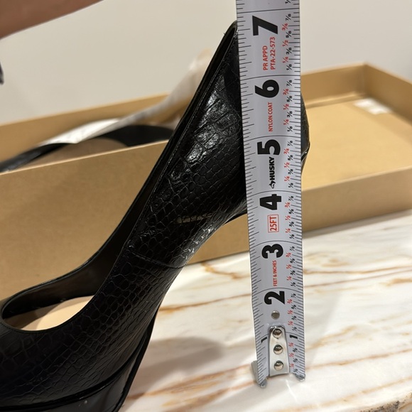 Cole Haan size 7.5 black leather pump great condition - Picture 7 of 8